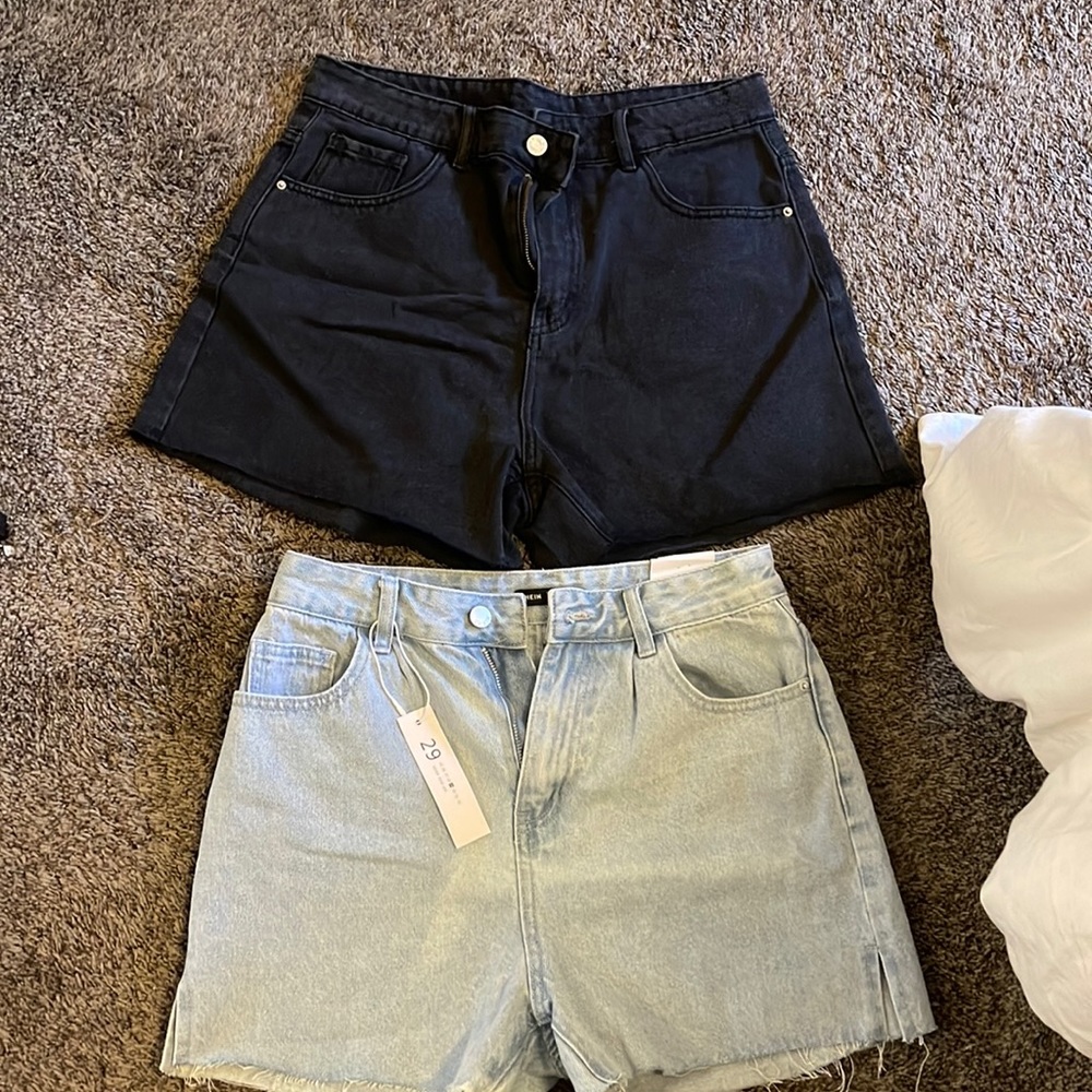 Blue and black high waist, mid tight jean shorts!
